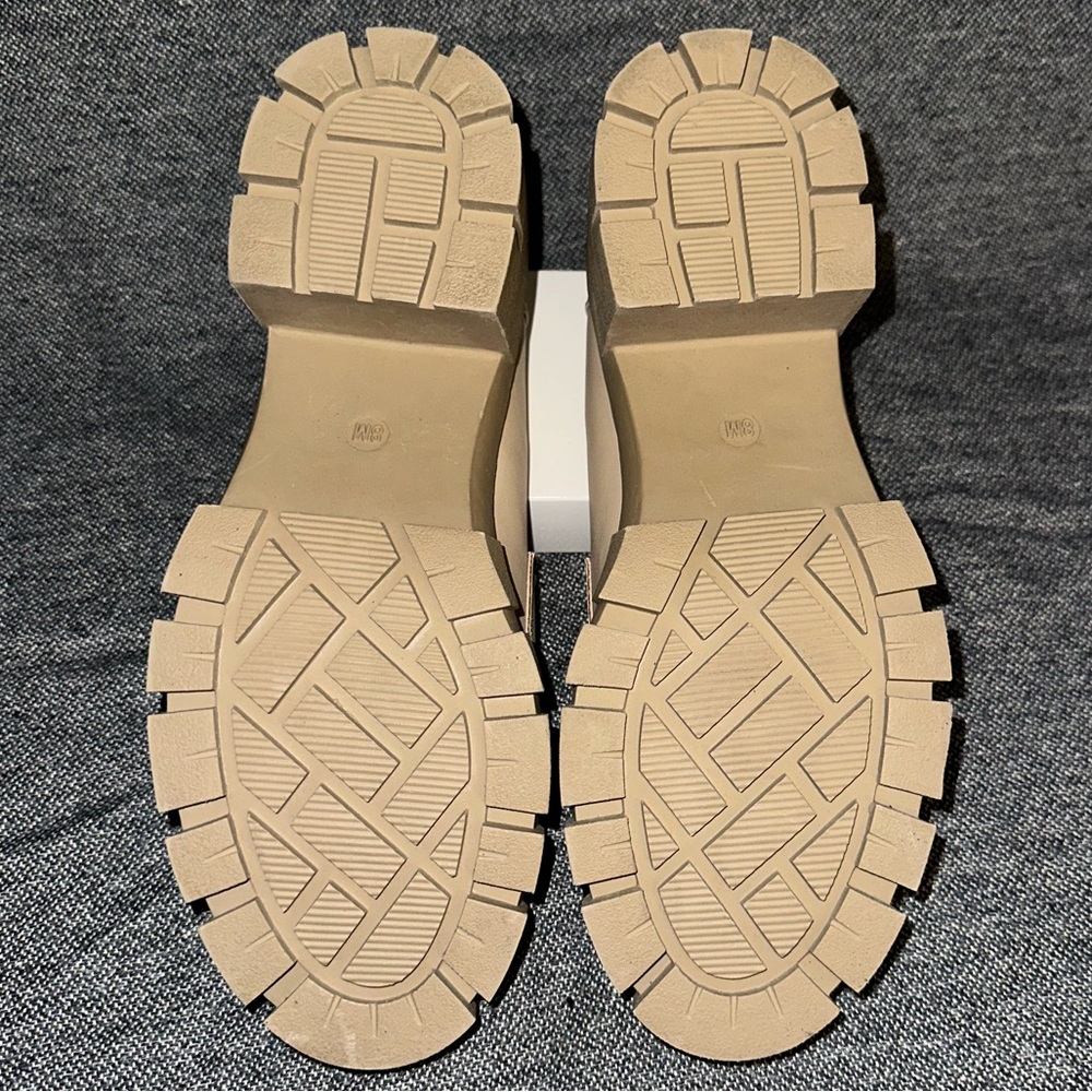 CUSHIONAIRE Women's Slip-on Lug Sole Loafer - Picture 5 of 5
